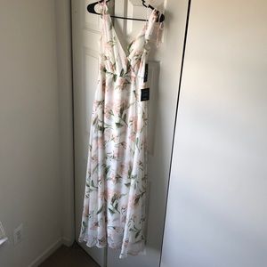 Lulu’s MAXI DRESS White with blush floral design